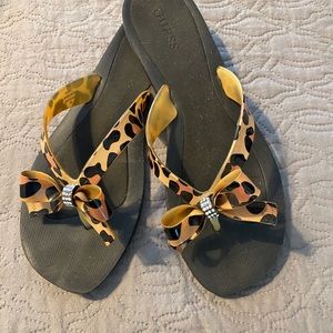 Guess Leopard print flip flops